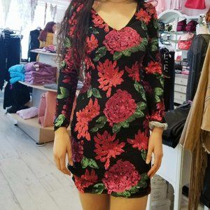 Form Fitting/Bodycon Sequined Flower Holiday/Party Dress (Size Small)